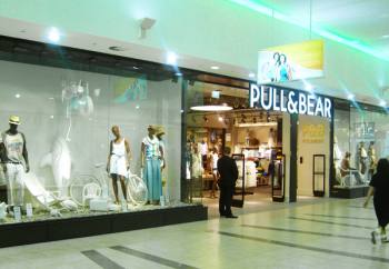   Pull & Bear. 