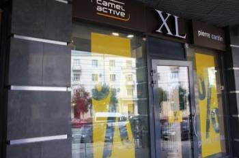     "XL". 